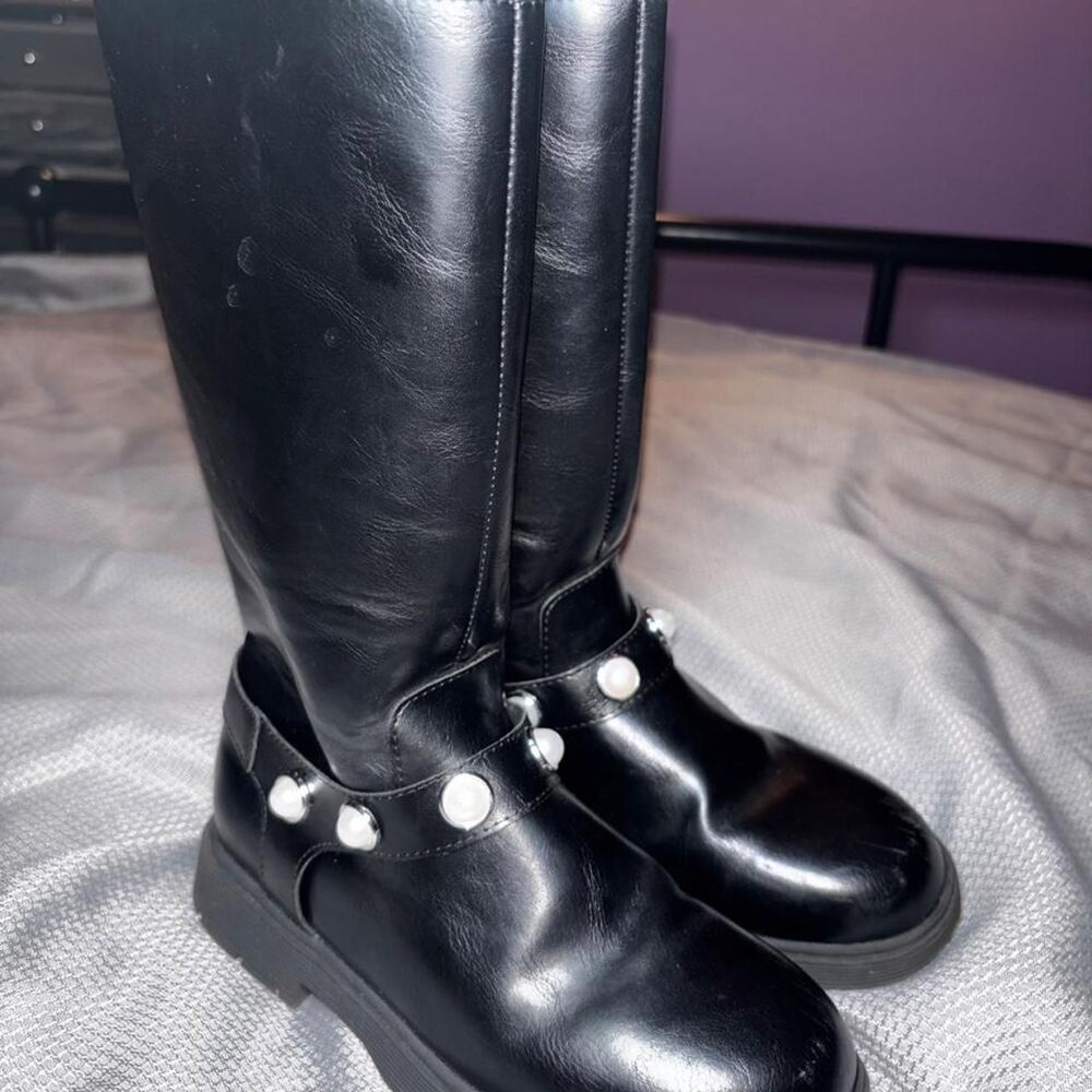 Girl's knee high pearl black boots size 2 good condition